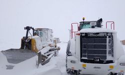 Şırnak’ta kar yolları kapattı, beyaz esaret başladı