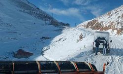 Şırnak’ta karda mahsur kalan 12 kişi 3 saatlik çalışmayla kurtarıldı