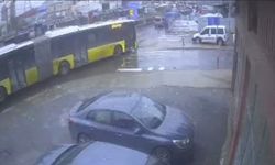 Sultangazi’de yola dökülen akaryakıt kazalara neden oldu: İETT otobüsü direğe çarptı