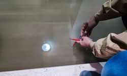 Sürekli su basan bodrum kata ’kontrol kalemiyle suyu test ederek’ giriyorlar