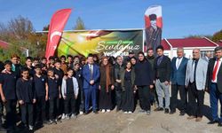 Tatvan’da okul bahçeleri fidanlarla yeşilleniyor