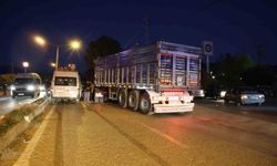 Tır işçi minibüsüne çarptı: 2 yaralı
