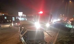 Tırla çarpışan Tofaş ikiye bölündü