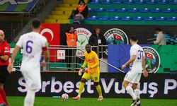 Trendyol Süper Lig: Çaykur Rizespor: 1 - Eyüpspor: 0 (İlk yarı)