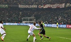 Trendyol Süper Lig: Kocaelispor: 2 - Antalyaspor: 1 (İlk yarı)