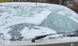 Tufanbeyli’de kısa süreli yağan kar sevindirdi