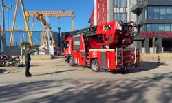 Tuzla Tersanesi’nde gemi yangını paniğe neden oldu