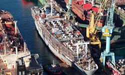 Tuzla’da yanan gemi söndürüldü