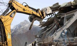 Uludağ'ın güzelliklerini mahveden yapılar yerle bir edildi