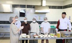 Üniversite öğrencileri Eskişehir’in yöresel lezzetleri için mutfağa girdi