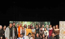 Üniversiteli gençlerin ’Zoraki Hekim’ oyunu ayakta alkışlandı