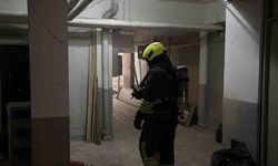 Üst katları otel olarak kullanılan iş merkezinde çıkan yangın ekipleri harekete geçirdi