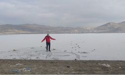 Van'da Sibirya soğukları: Sıhke Göleti'nin yüzeyi buz tuttu
