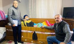 'Vatandaşa hizmet, Hakk'a hizmettir' diyerek yaşlıların ayağına gidiyor