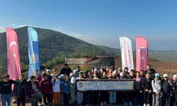 Vefat eden öğretmenleri için fidan diktiler