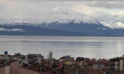 Yağışlar Anamas'ın zirvesini beyazlattı