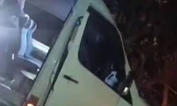Yolcu minibüsü şarampolde asılı kaldı, faciadan dönüldü