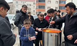 Yüksekova’da cuma namazı sonrası cemaate keledoş ikram edildi