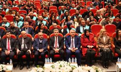 Artvin Valisi Ergün Akademik Teşvik Ödül Töreninde Konuştu