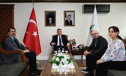 Artvin Valisi Ergün, İş İnsanı Peker Çiftini Makamında Ağırladı