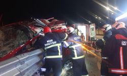 Rize’de bariyerlere çarpan otomobilin sürücüsü öldü