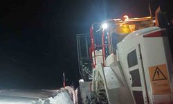 1 metreyi aşan karda yol açma mücadelesi