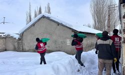 Ağrı'da Kızılay'dan ihtiyaç sahiplerine kömür yardımı