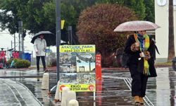 Antalya'da gece başlayıp sabah saatlerine kadar etkili olan sağanak etkisini yitirdi