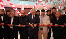 Antalya'da teknoloji indirimi izdihama yol açtı: 10 saat yağmur altında beklediler