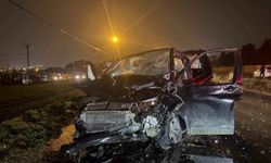 Arnavutköy'de İETT otobüsü hafif ticari araçla çarpıştı: 2 yaralı