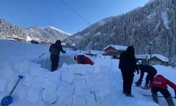 Ayder Yaylası'nda festival kapsamında yapılan iglolar ilgi çekiyor