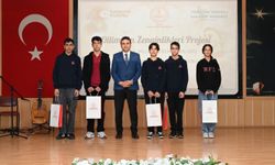 Aydın Lisesi, dil yarışmasında 5 ödülün 3'ünü aldı