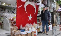 Aydınlı esnaftan '5 metrelik' bayrak tepkisi