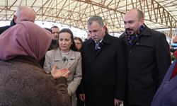 Başkan Balaban ve İl Başkanı Özalper pazar alışverişinde vatandaşlarla buluştu