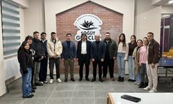 Başkan Durgut gençlerle Gençlik Merkezi'nde buluştu
