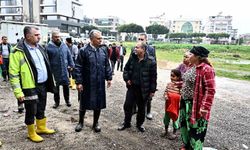 Başkan Uysal, sel baskınından zarar gören evlerde