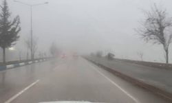 Besni'de yoğun sis ve sağanak etkili oldu