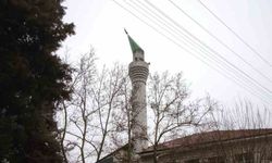 Burdur'da şiddetli rüzgar nedeniyle minarenin kubbesi koptu