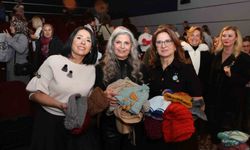 Bursa'da yüzlerce kadın aynı anda iyilik için ilmek attı