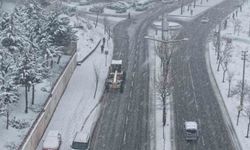 Büyükşehir'den kar yağışı sonrası arterlere anında müdahale