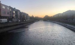 Buz tutan Porsuk Çayı ortaya kartpostallık görüntüler çıkardı