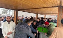 Cam silerken 3. kattan düşen öğretmen son yolculuğuna dualarla uğurlandı