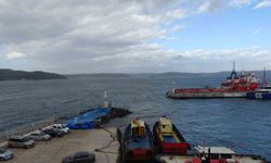 Çanakkale Boğazı fırtına nedeniyle trafiğe kapandı