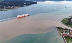 Çanakkale Boğazı'nın rengi değişti; Avrupa Yakası mavi olarak kaldı