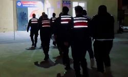 Çanakkale'de göçmen kaçakçılığı operasyonu: 4 organizatör ve 25 kaçak göçmen yakalandı
