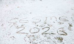 Çeşme'de yılın ilk gününde kar sürprizi