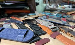 Deri ve sanatı buluşturup el emeğiyle saat kordonu yapıyor