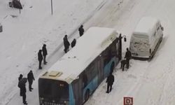 Diyarbakır'da yolda kalan halk otobüslerini vatandaşlar itti