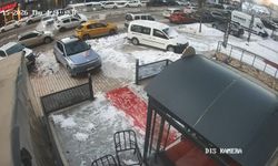 Elazığ'da 3 aracın karıştığı kaza kamerada: 1 yaralı