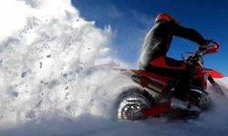 Erzincan'da motokuryelere kar engeli